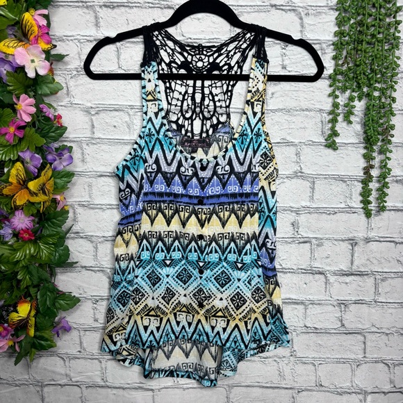 *🌼3/$30🌼Almost Famous Sleeveless Aztec Tribal Print Sleeveless Tank Size M - Picture 3 of 14